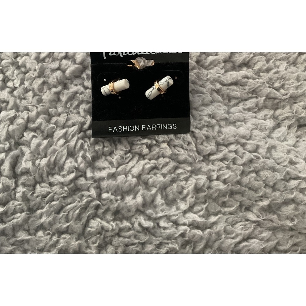 Elegant White Fashion Earrings